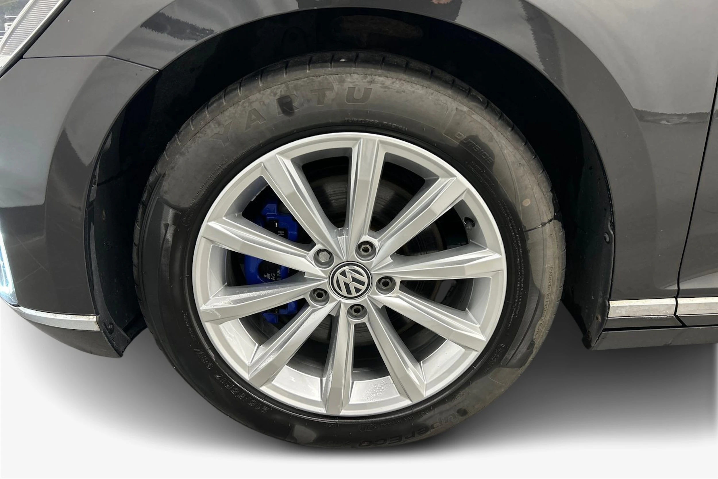 harmaa Volkswagen Passat 2018 kuva 9.