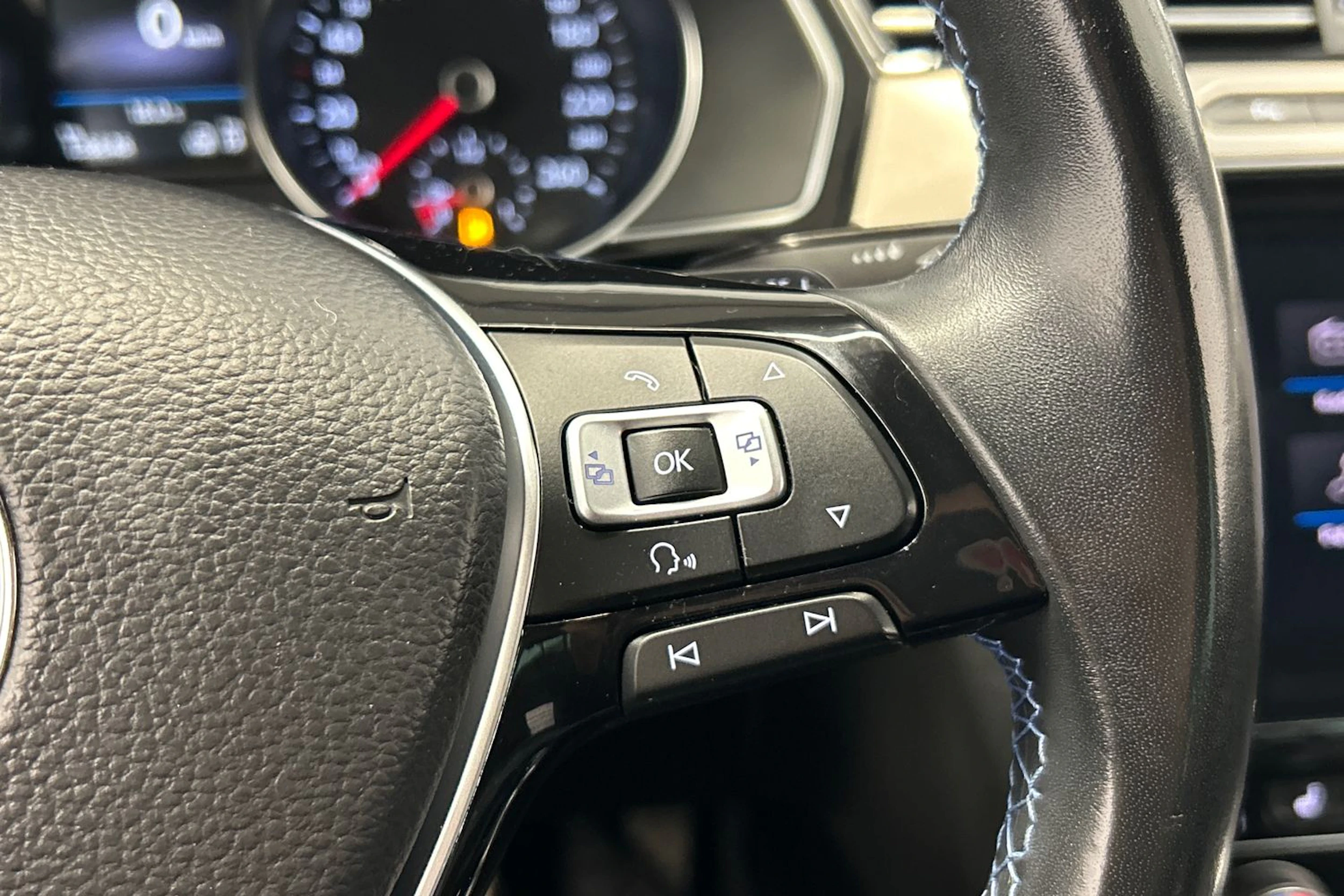 harmaa Volkswagen Passat 2018 kuva 19.
