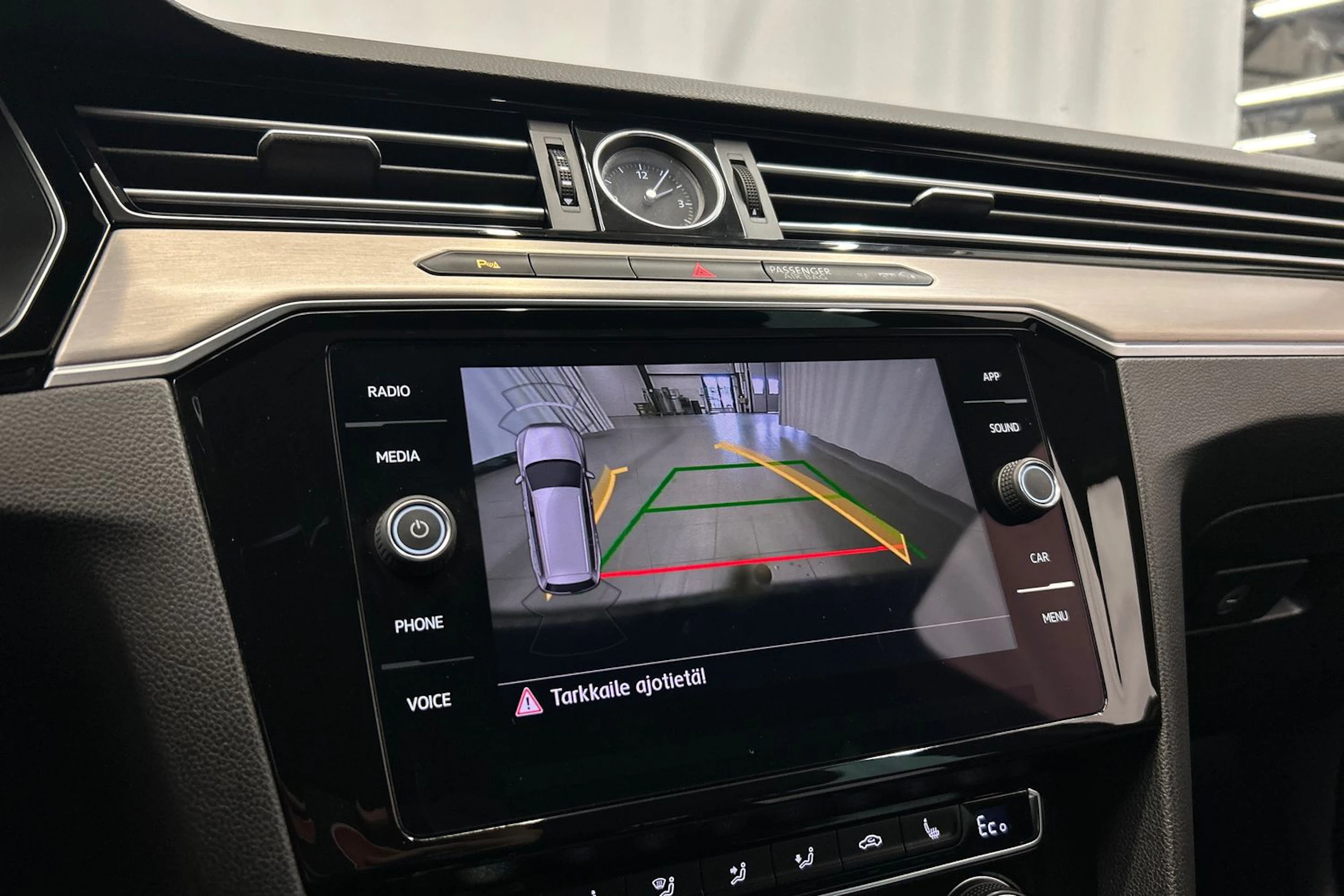 harmaa Volkswagen Passat 2018 kuva 24.