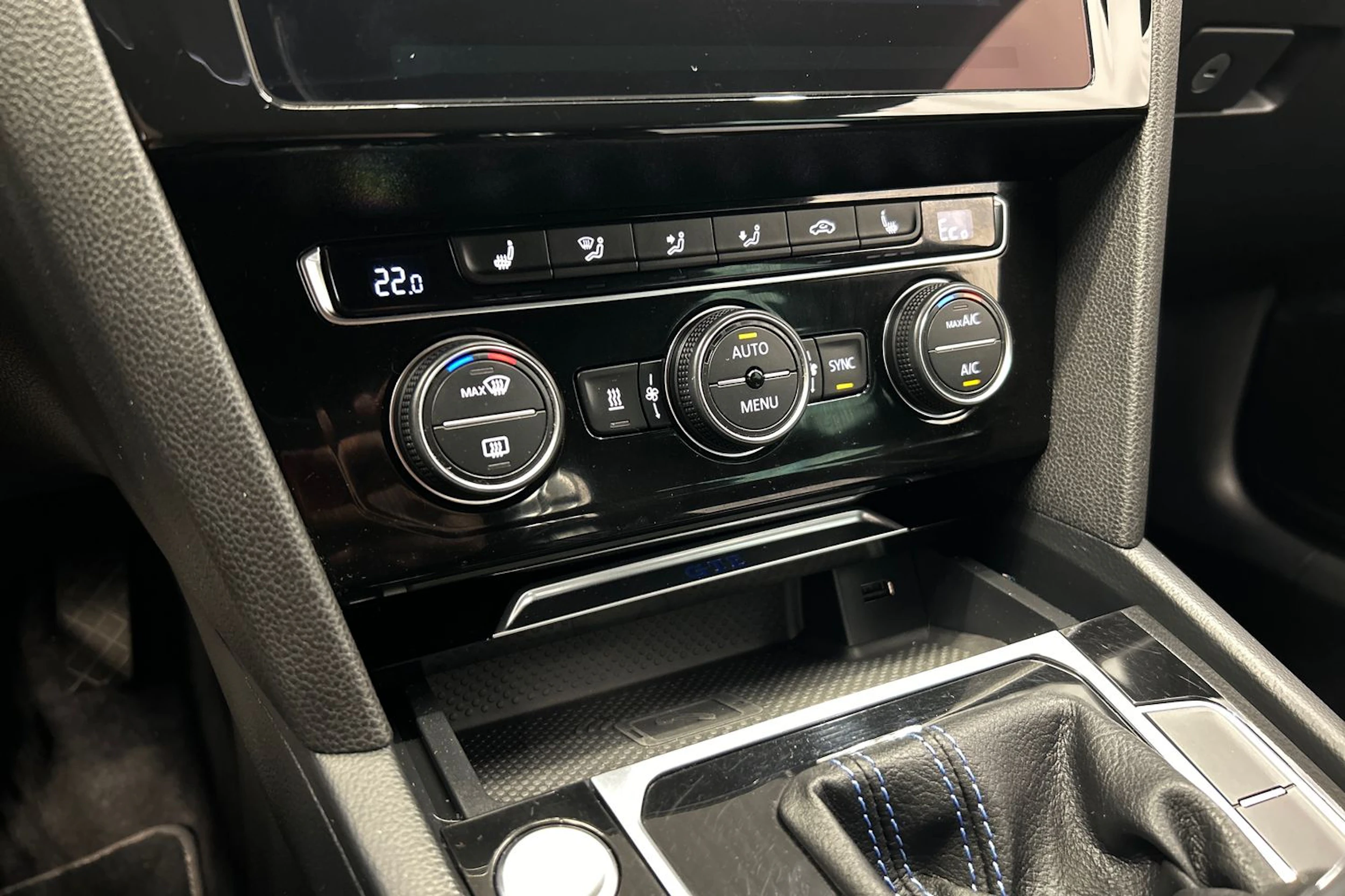 harmaa Volkswagen Passat 2018 kuva 25.