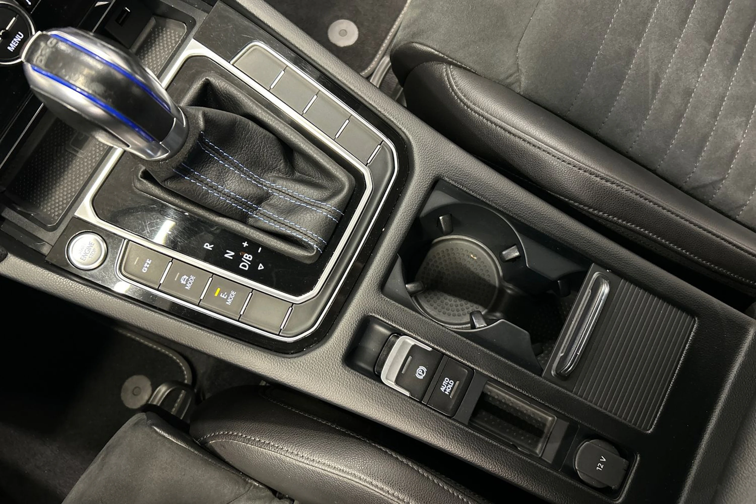 harmaa Volkswagen Passat 2018 kuva 26.