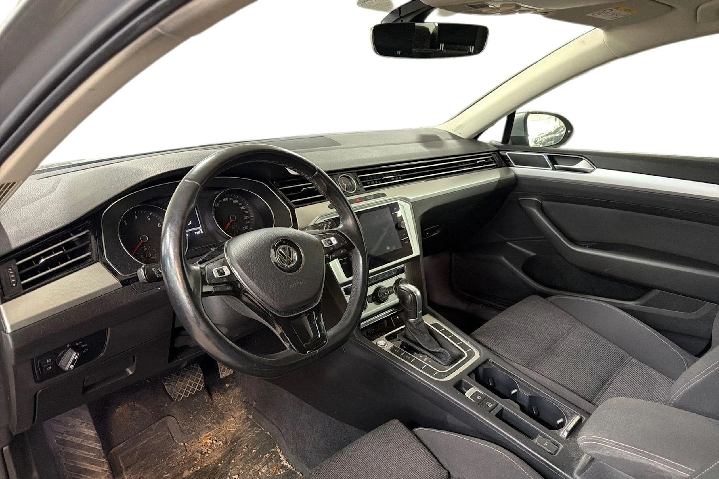 sininen Volkswagen Passat 2018 kuva 3.