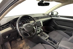 sininen Volkswagen Passat 2018 kuva 3.