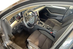 harmaa Volkswagen Passat 2018 kuva 7.