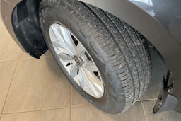 harmaa Volkswagen Passat 2018 kuva 13.