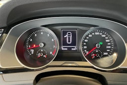 harmaa Volkswagen Passat 2018 kuva 14.