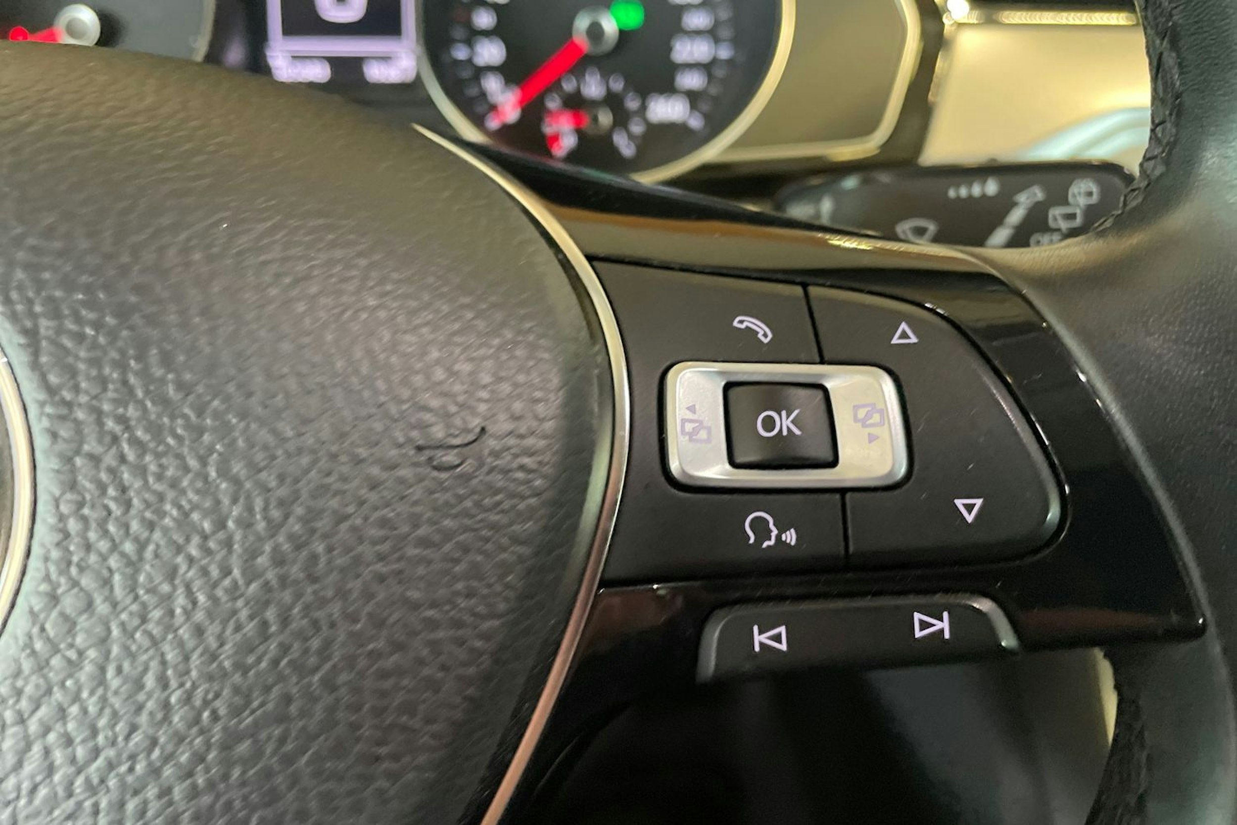 harmaa Volkswagen Passat 2018 kuva 16.