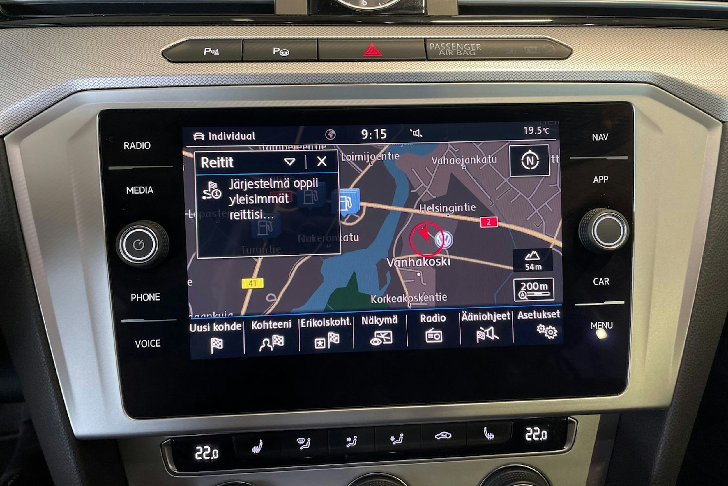 harmaa Volkswagen Passat 2018 kuva 17.