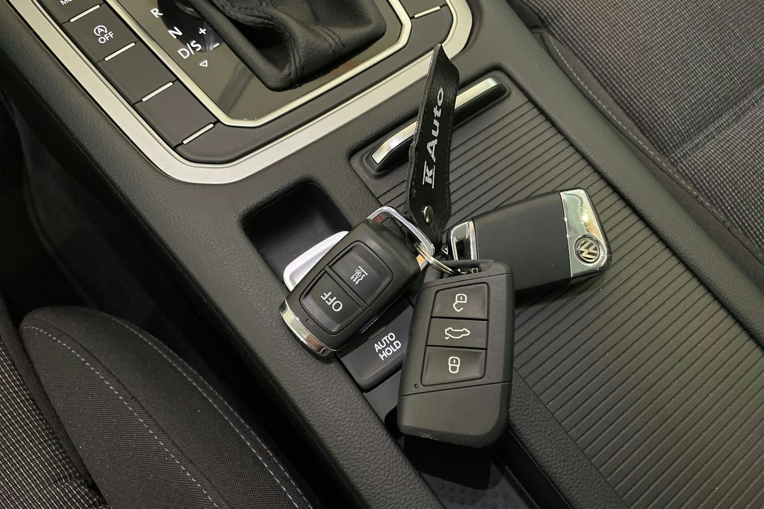 harmaa Volkswagen Passat 2018 kuva 19.