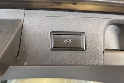 harmaa Volkswagen Passat 2018 kuva 20.