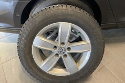 harmaa Volkswagen Passat 2018 kuva 21.