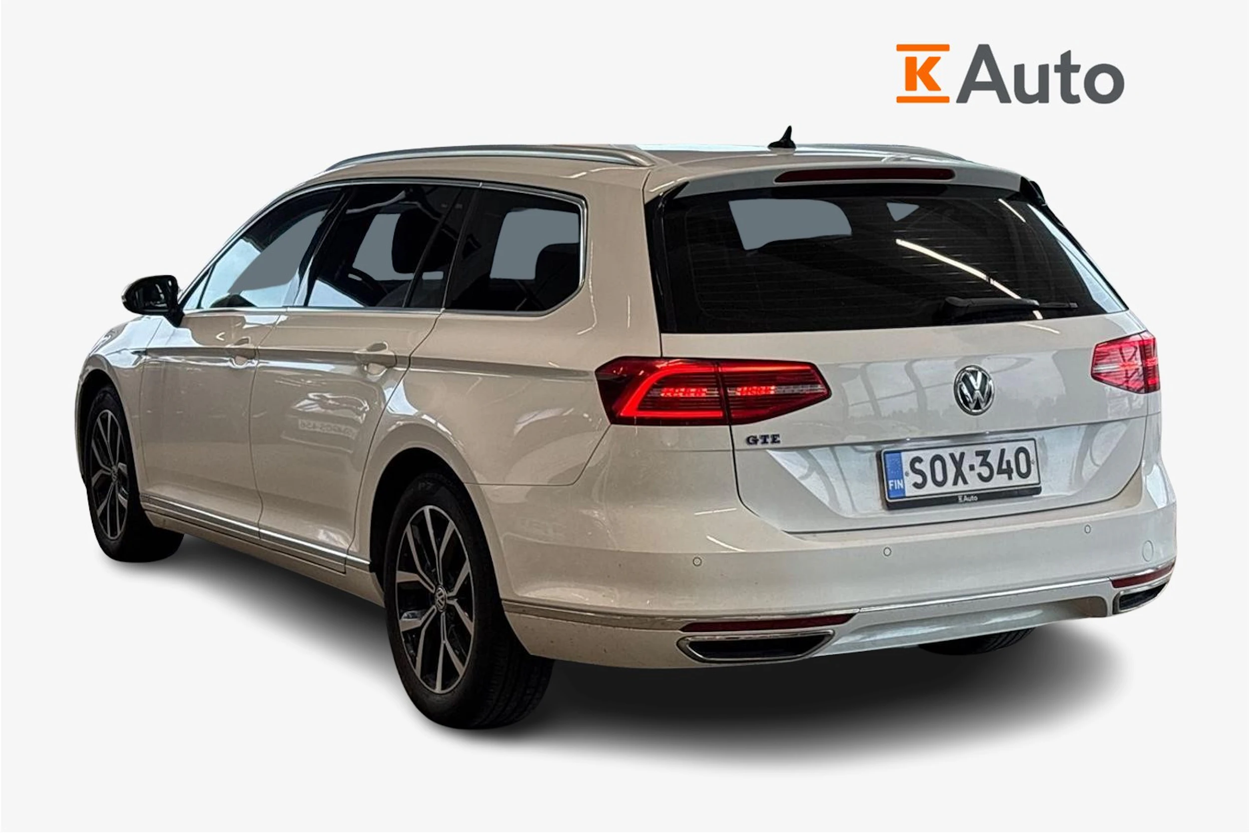 valkoinen Volkswagen Passat 2018 kuva 2.