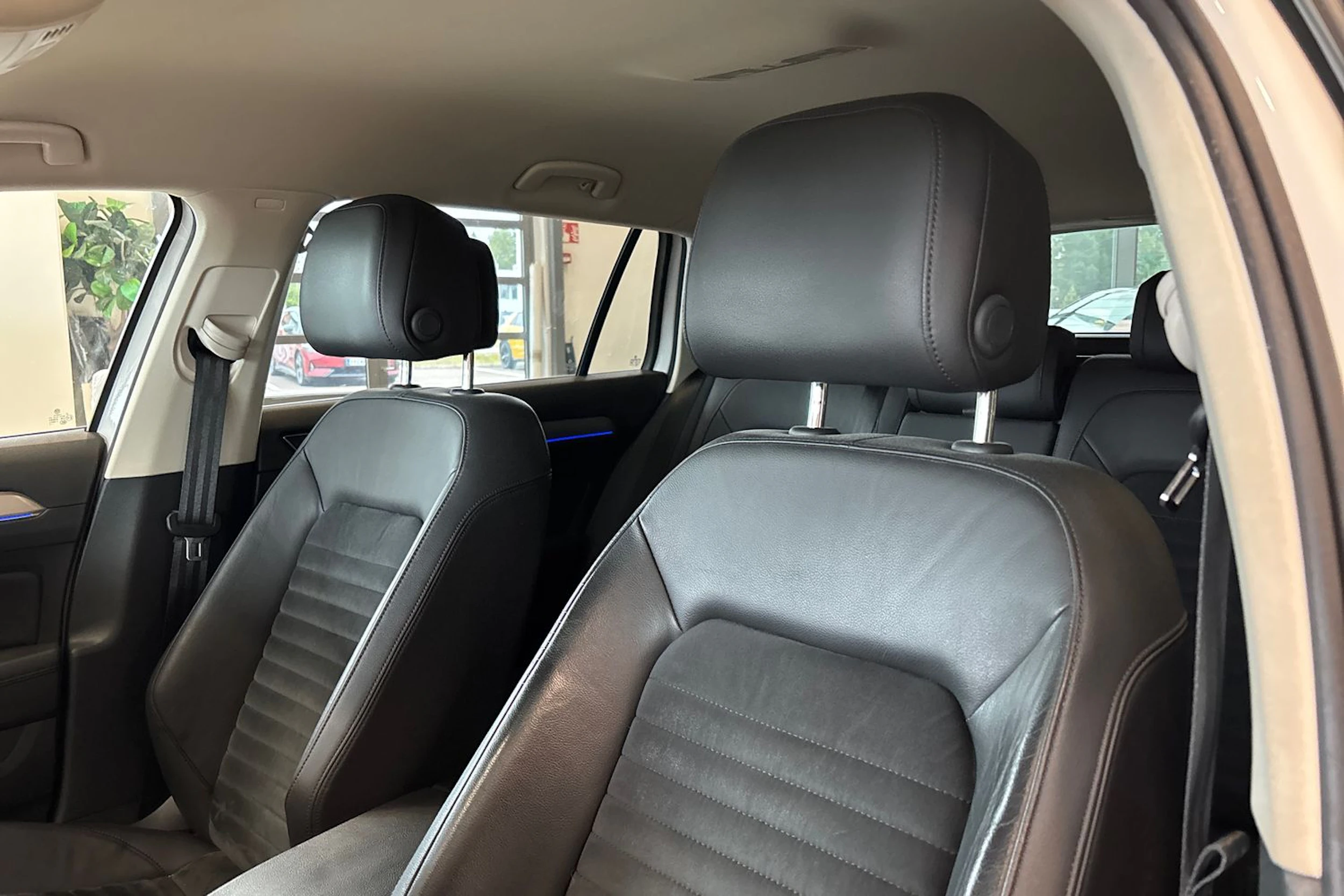 valkoinen Volkswagen Passat 2018 kuva 4.