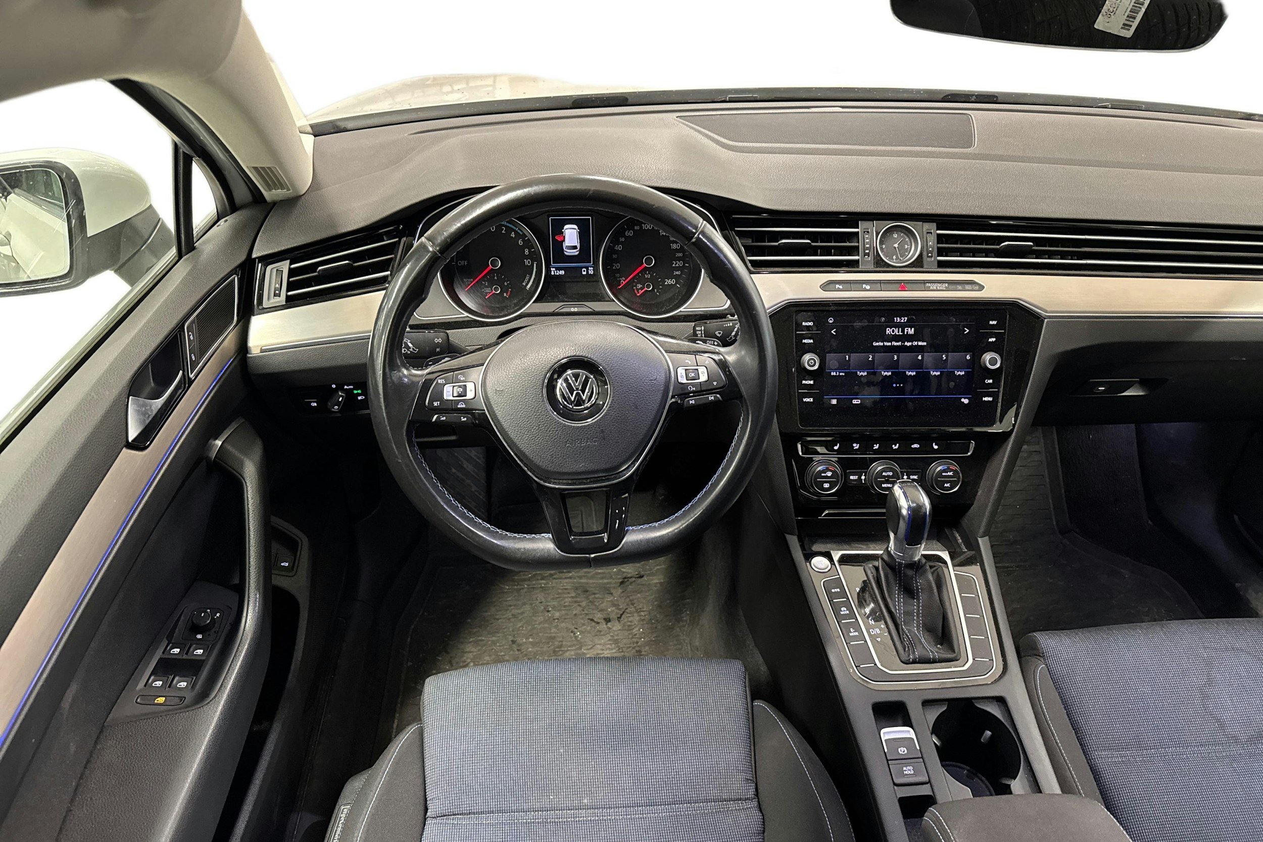 Valkoinen Volkswagen PASSAT 2018 kuva 3.