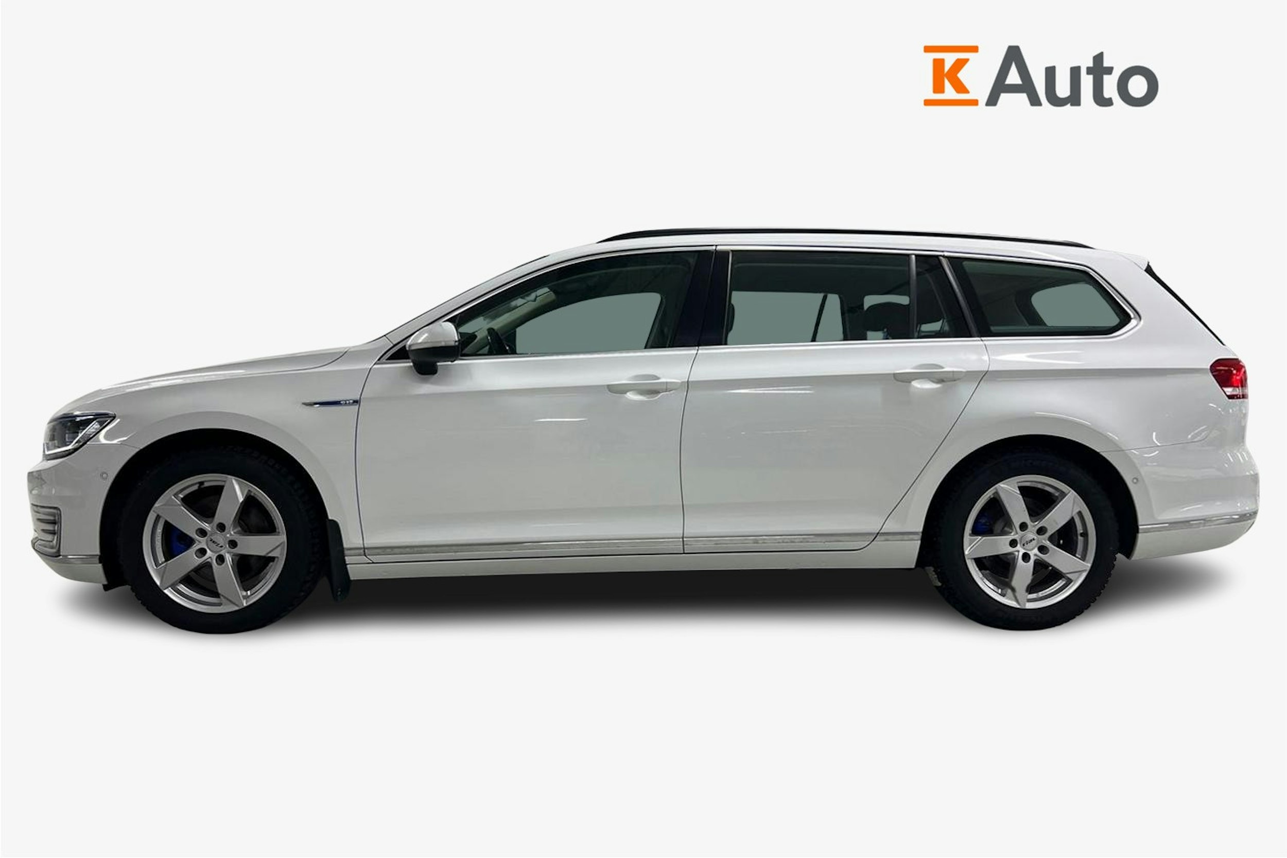 Valkoinen Volkswagen PASSAT 2018 kuva 6.