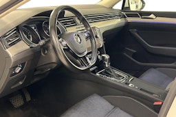 Valkoinen Volkswagen PASSAT 2018 kuva 7.