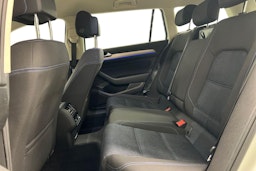 Valkoinen Volkswagen PASSAT 2018 kuva 10.