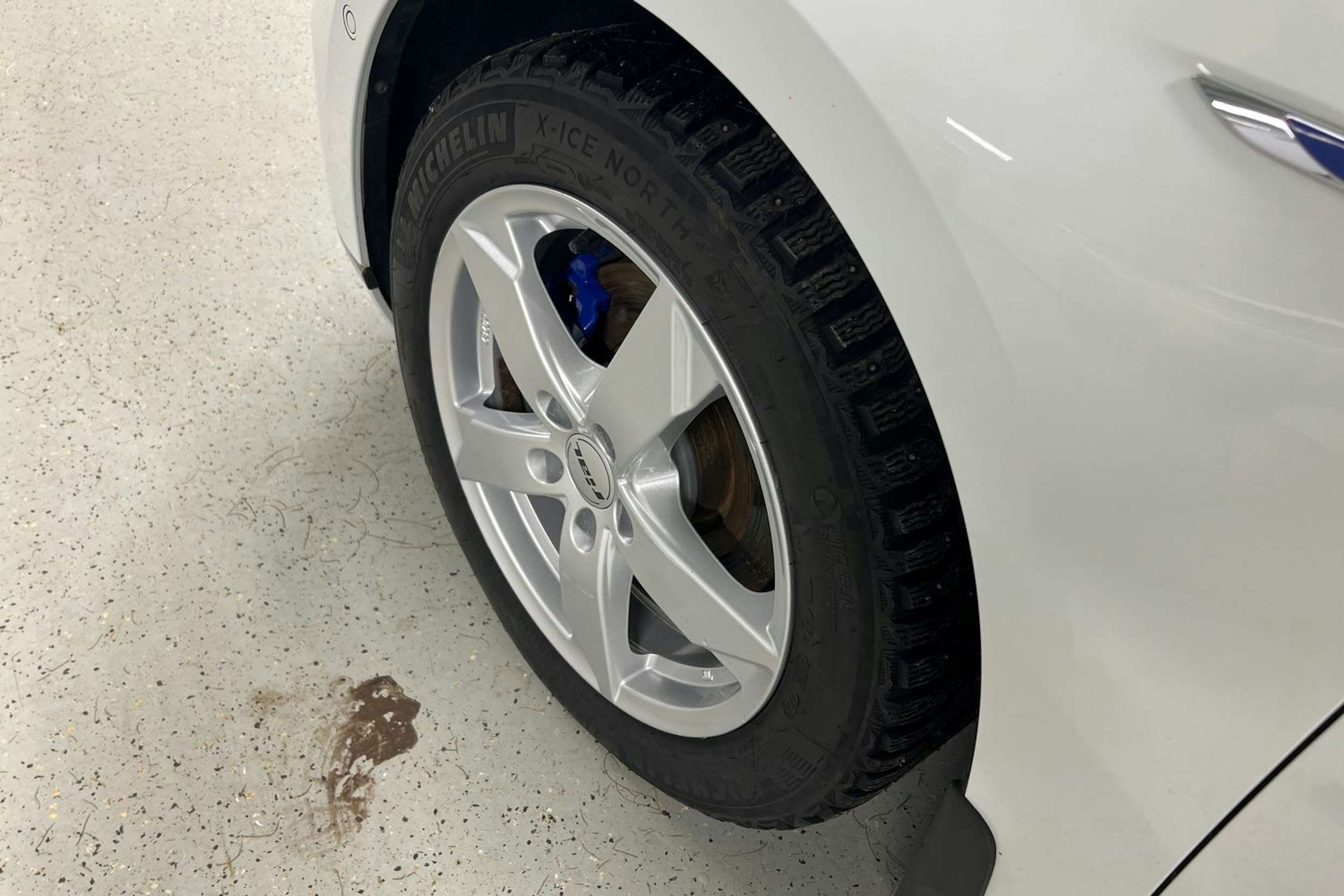 Valkoinen Volkswagen PASSAT 2018 kuva 13.