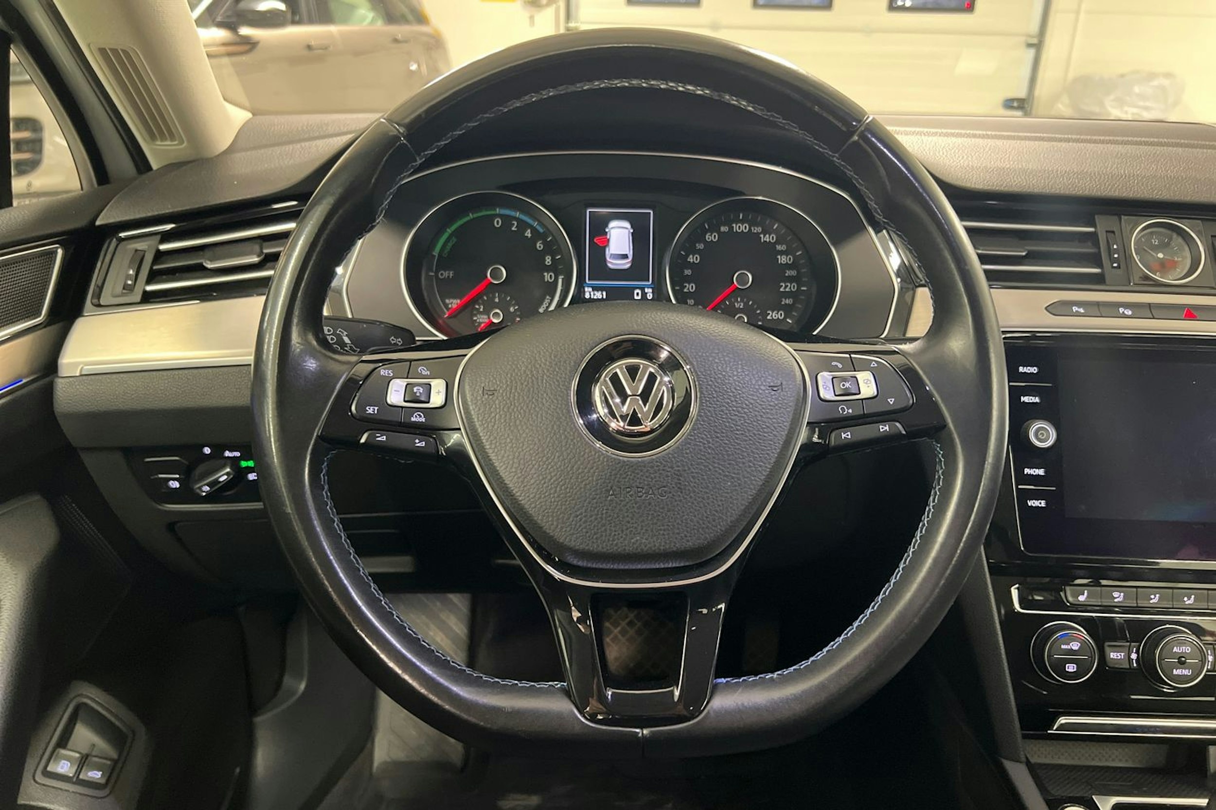 Valkoinen Volkswagen PASSAT 2018 kuva 14.