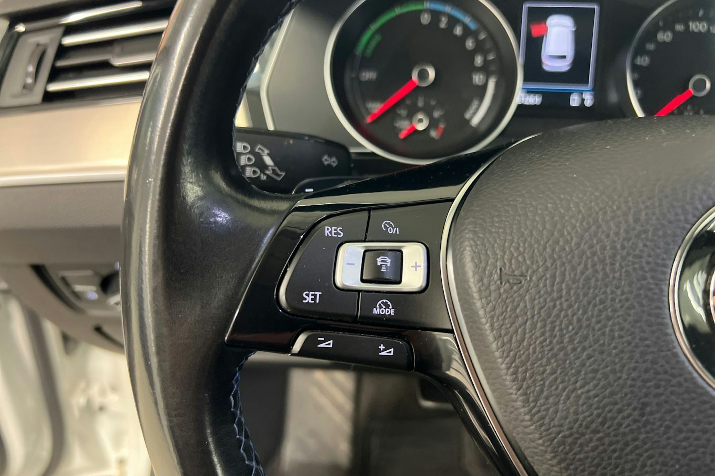 Valkoinen Volkswagen PASSAT 2018 kuva 16.