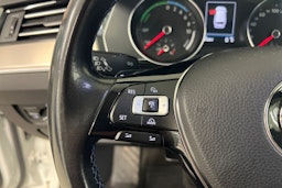 Valkoinen Volkswagen PASSAT 2018 kuva 16.