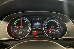 Valkoinen Volkswagen PASSAT 2018 kuva 19.