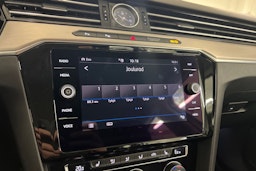 Valkoinen Volkswagen PASSAT 2018 kuva 20.