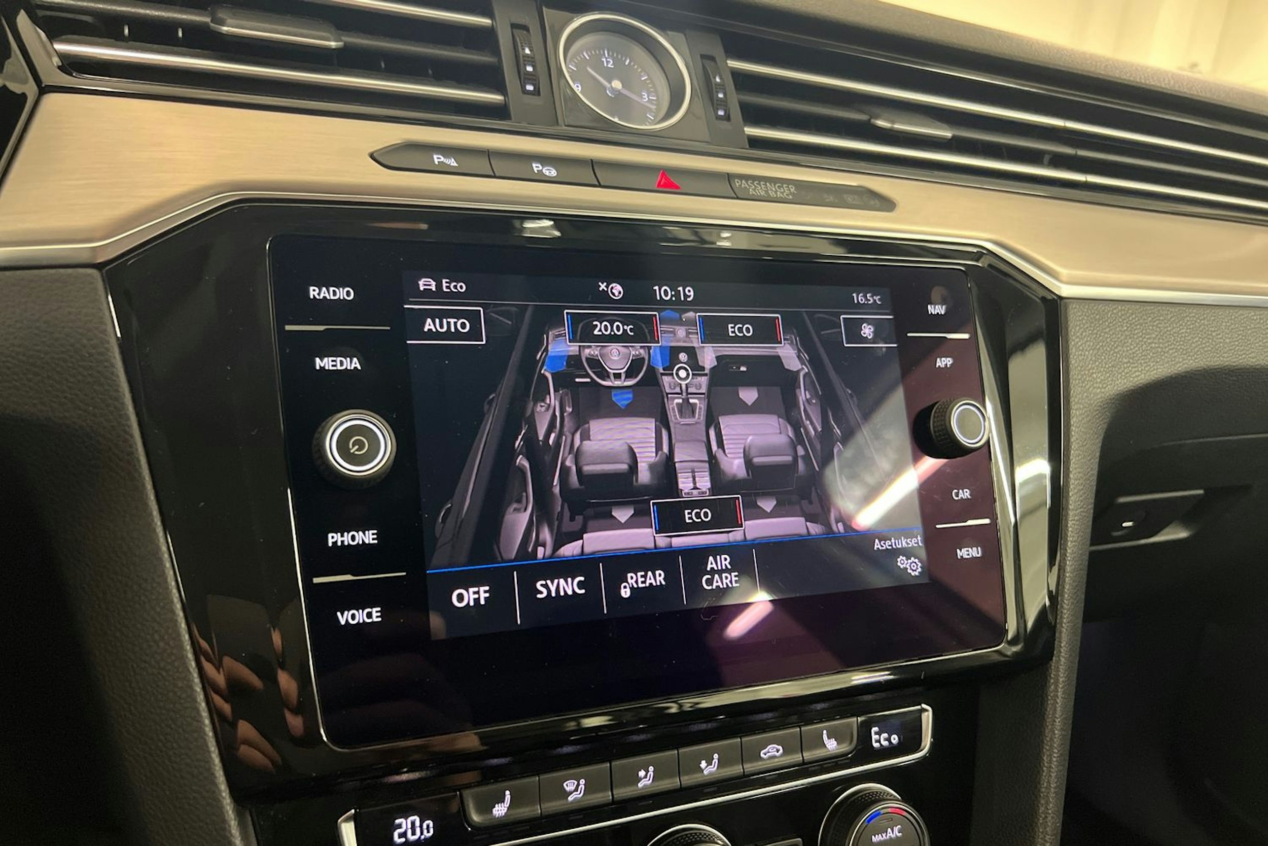 Valkoinen Volkswagen PASSAT 2018 kuva 23.