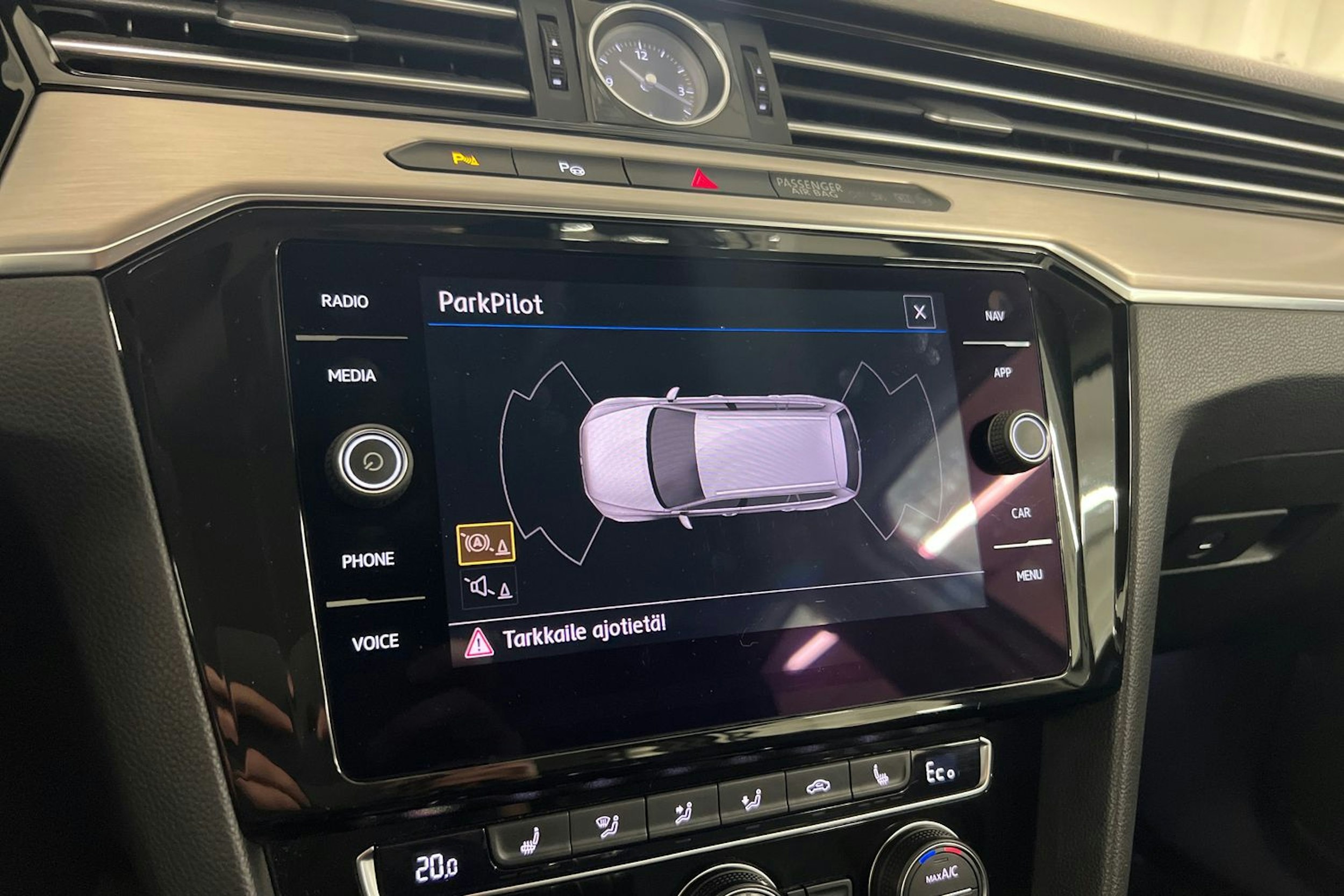 Valkoinen Volkswagen PASSAT 2018 kuva 26.