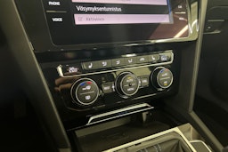 Valkoinen Volkswagen PASSAT 2018 kuva 27.