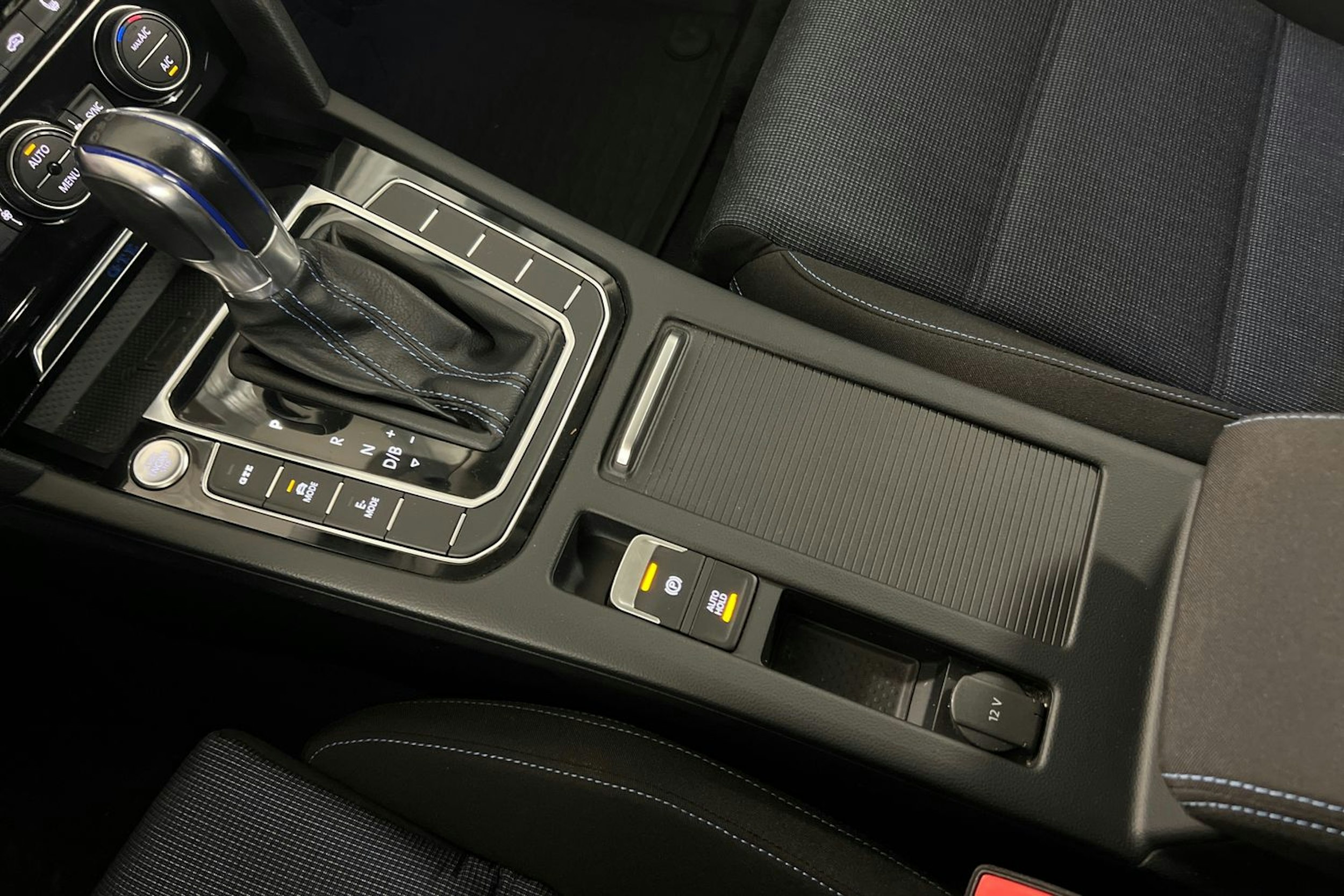 Valkoinen Volkswagen PASSAT 2018 kuva 28.