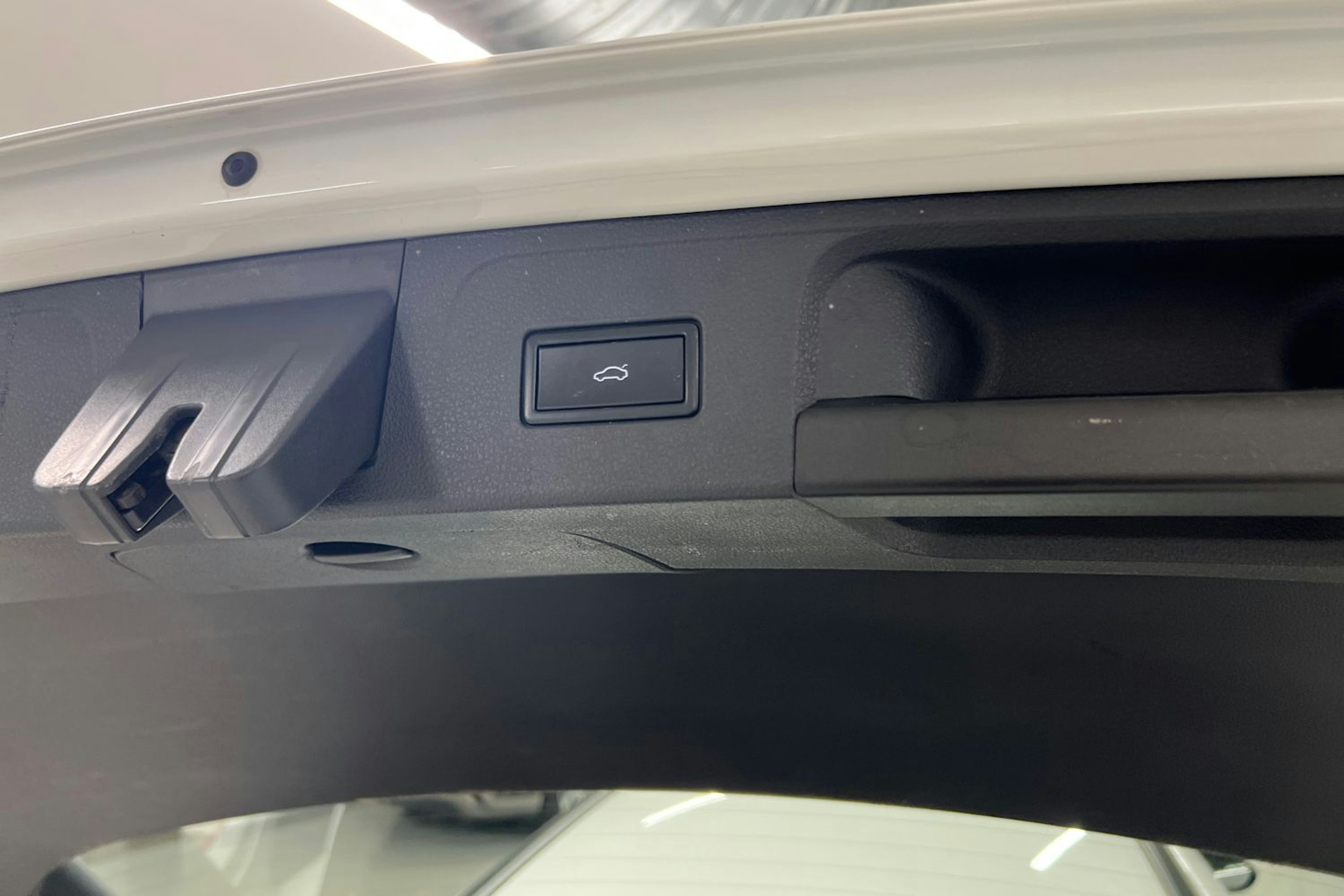 Valkoinen Volkswagen PASSAT 2018 kuva 30.