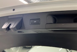 Valkoinen Volkswagen PASSAT 2018 kuva 30.