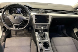 valkoinen Volkswagen Passat 2018 kuva 9.