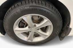 valkoinen Volkswagen Passat 2018 kuva 11.