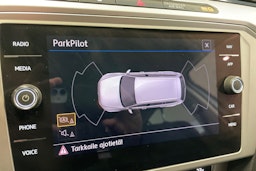 valkoinen Volkswagen Passat 2018 kuva 21.