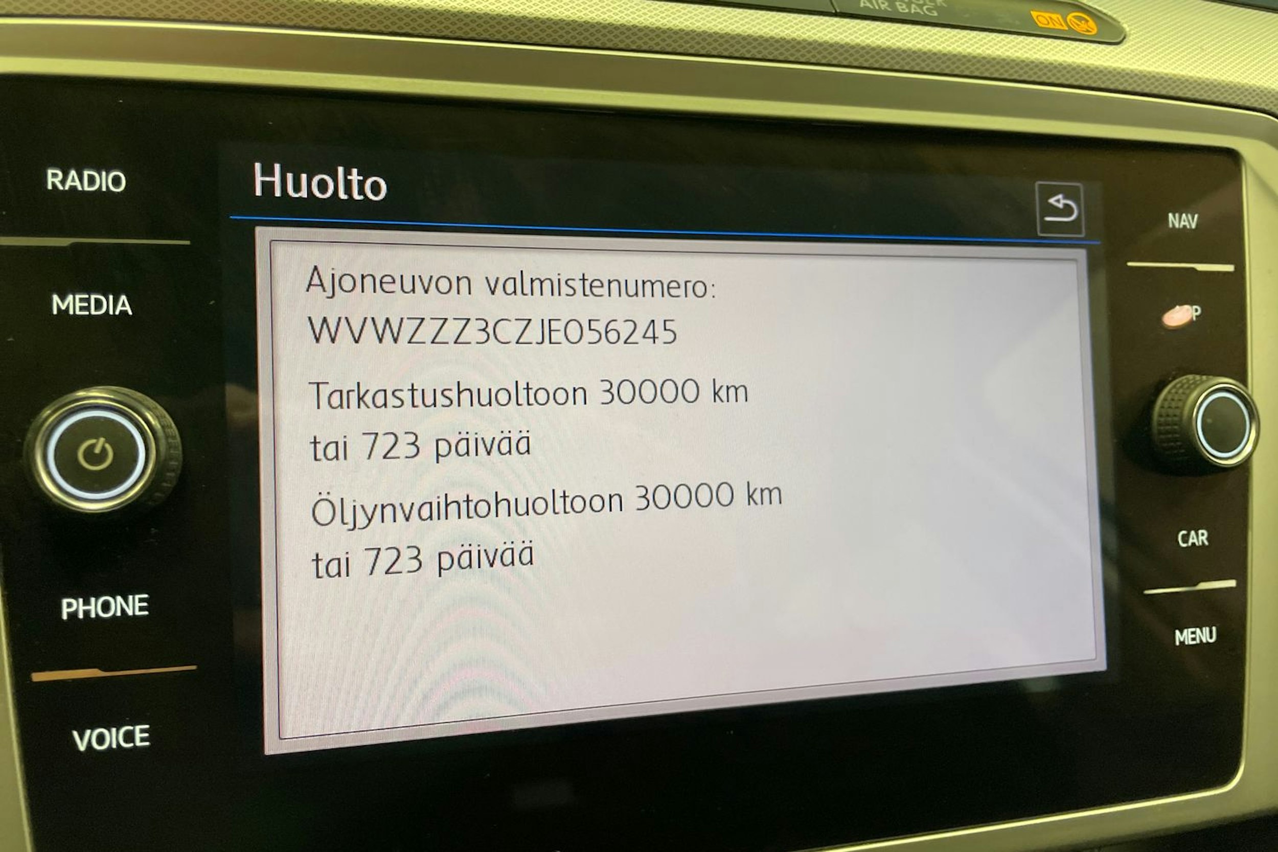 valkoinen Volkswagen Passat 2018 kuva 22.