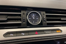 valkoinen Volkswagen Passat 2018 kuva 23.