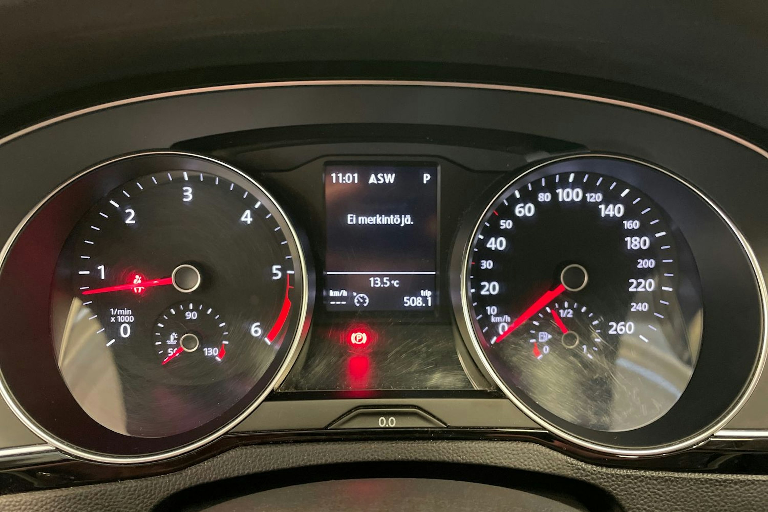 valkoinen Volkswagen Passat 2018 kuva 24.