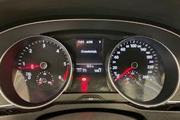 valkoinen Volkswagen Passat 2018 kuva 24.