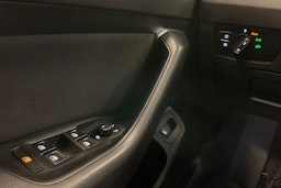 valkoinen Volkswagen Passat 2018 kuva 26.