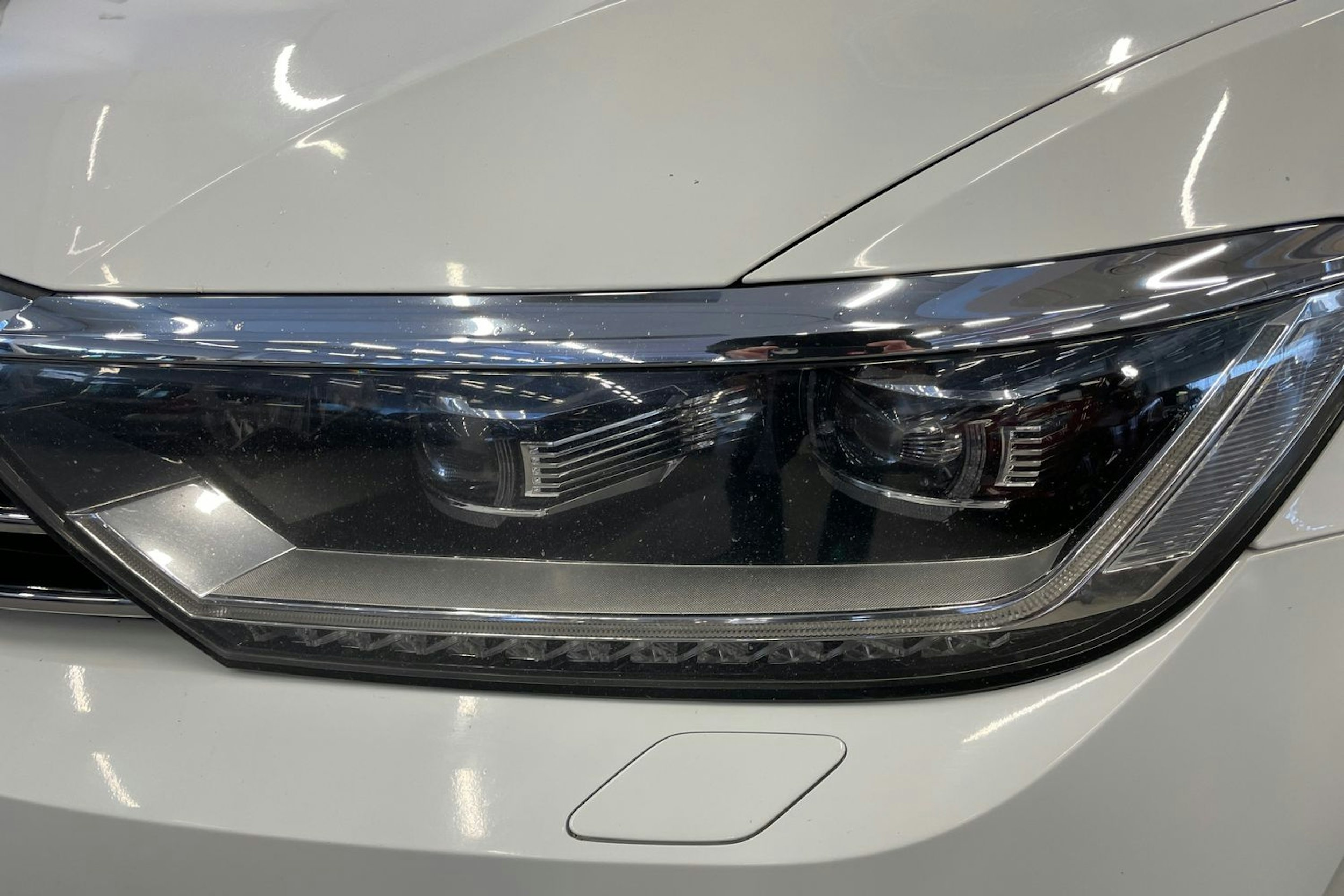 valkoinen Volkswagen Passat 2018 kuva 27.