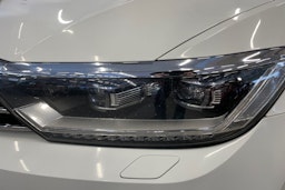 valkoinen Volkswagen Passat 2018 kuva 27.