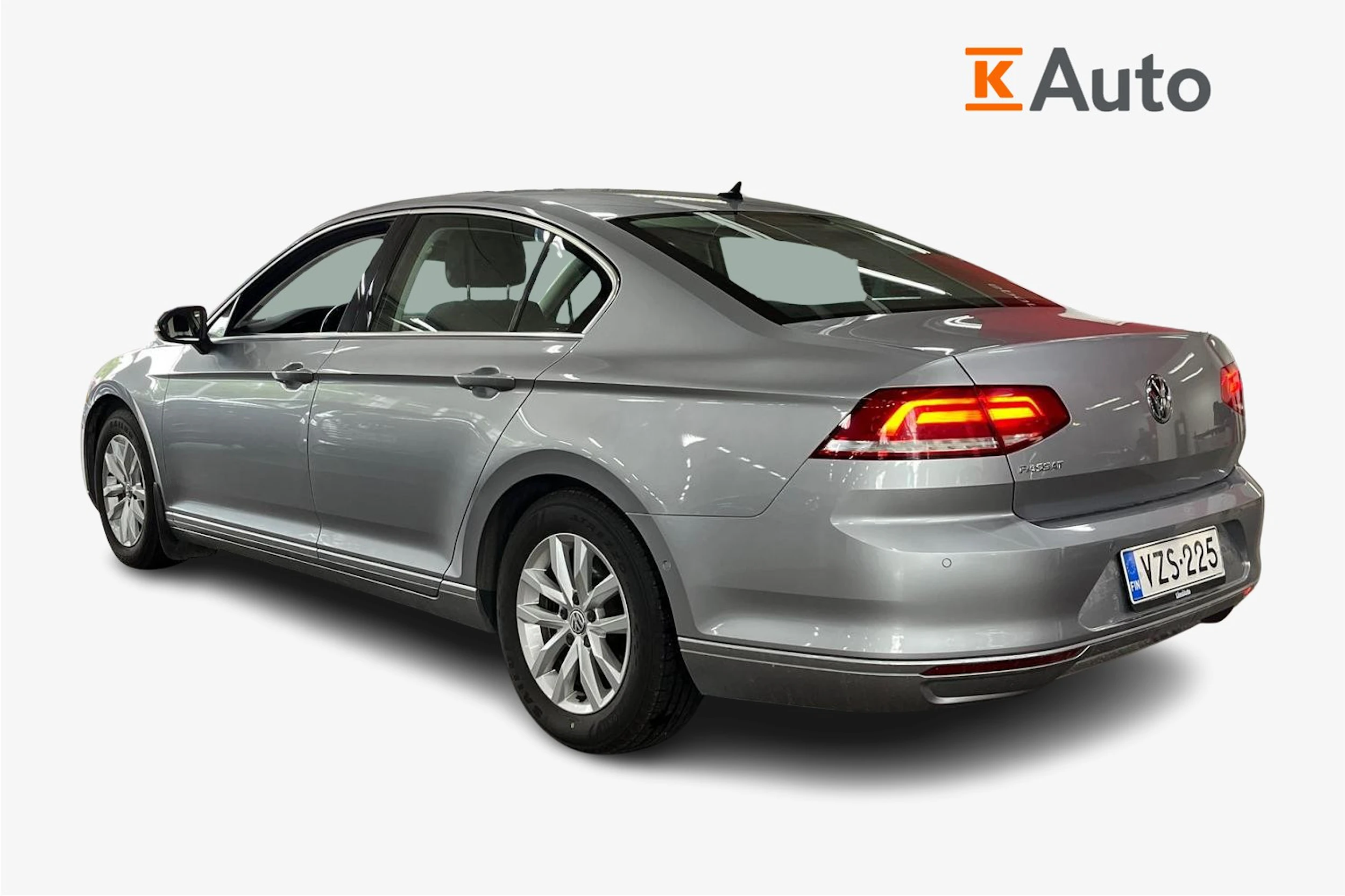 Sininen Volkswagen PASSAT 2018 kuva 2.