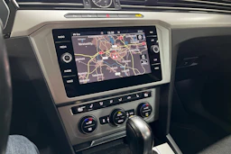 Sininen Volkswagen PASSAT 2018 kuva 7.