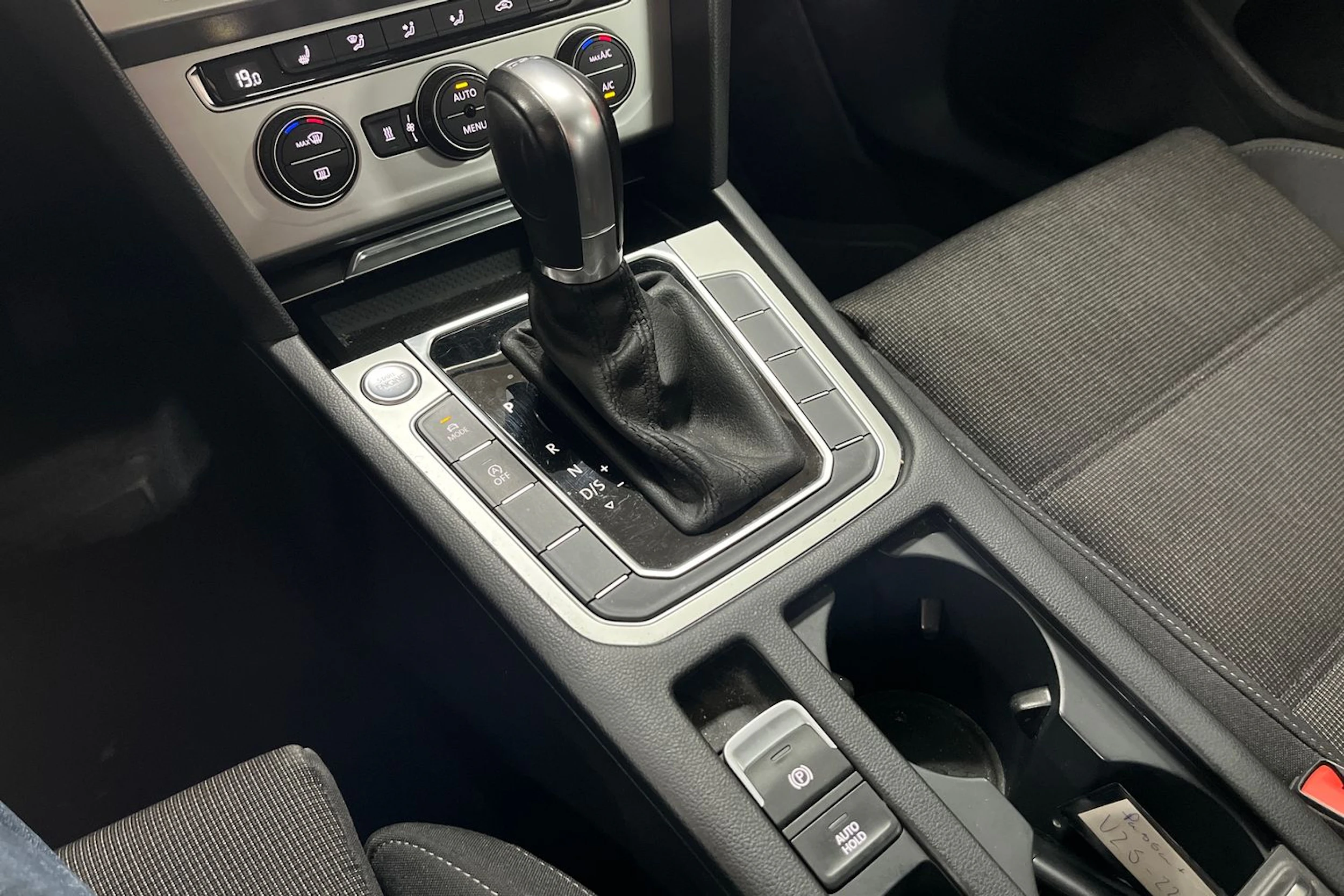 Sininen Volkswagen PASSAT 2018 kuva 8.