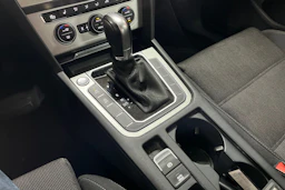 Sininen Volkswagen PASSAT 2018 kuva 8.