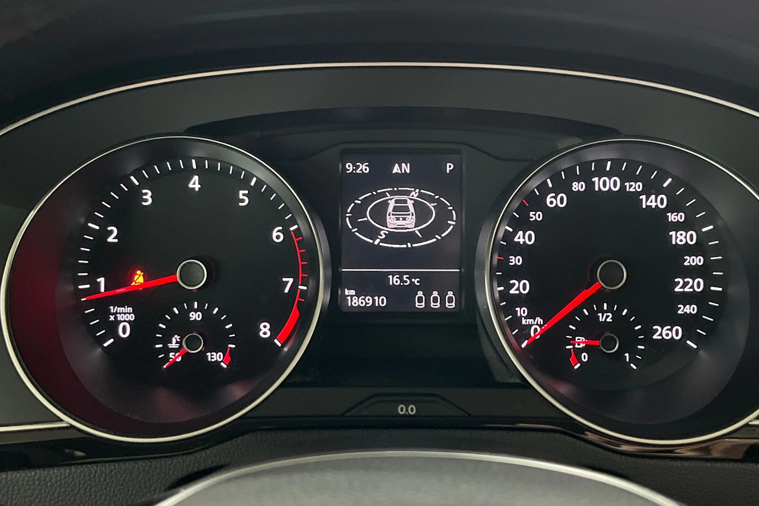 Sininen Volkswagen PASSAT 2018 kuva 13.