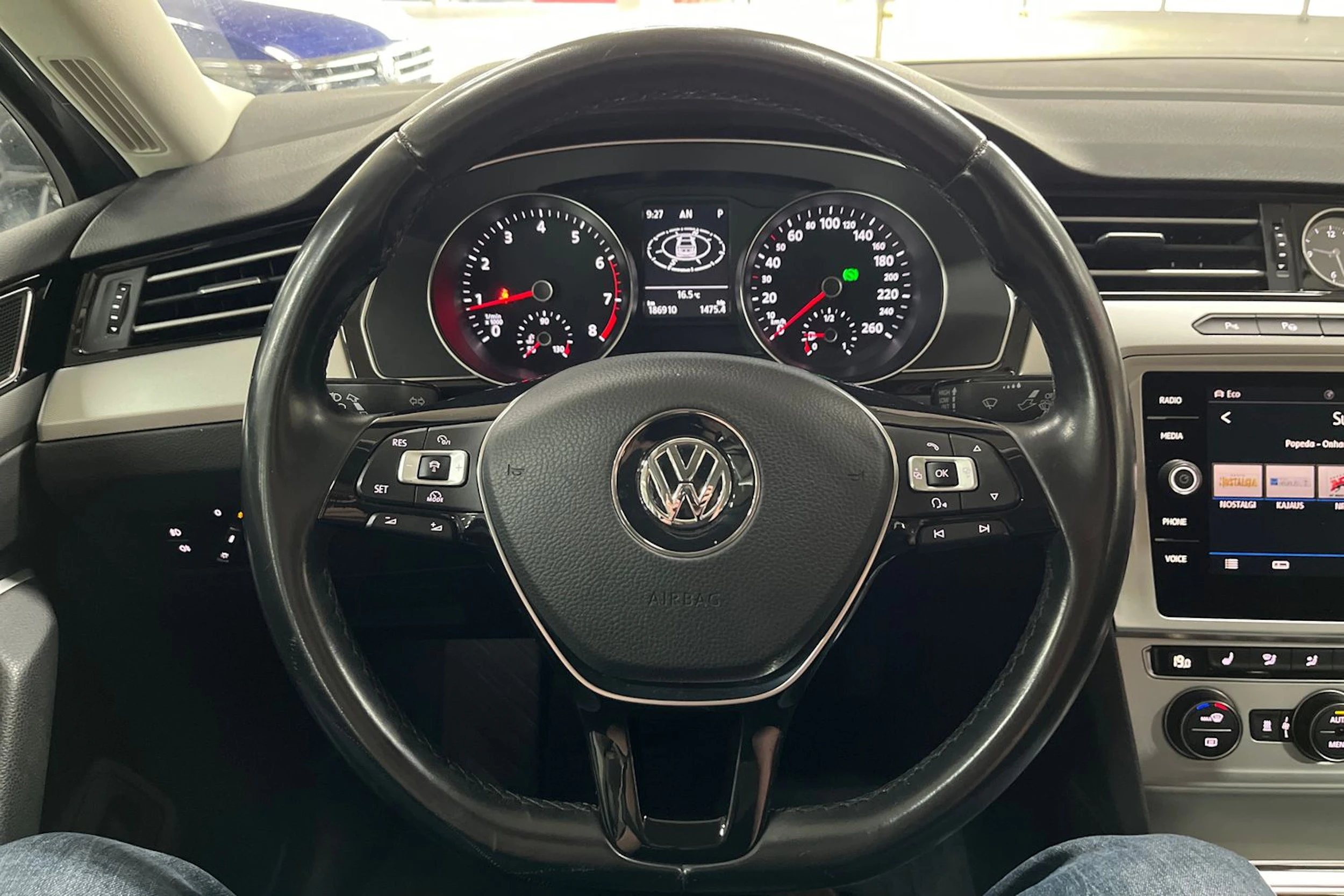 Sininen Volkswagen PASSAT 2018 kuva 14.