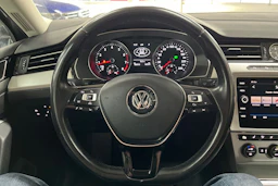 Sininen Volkswagen PASSAT 2018 kuva 14.